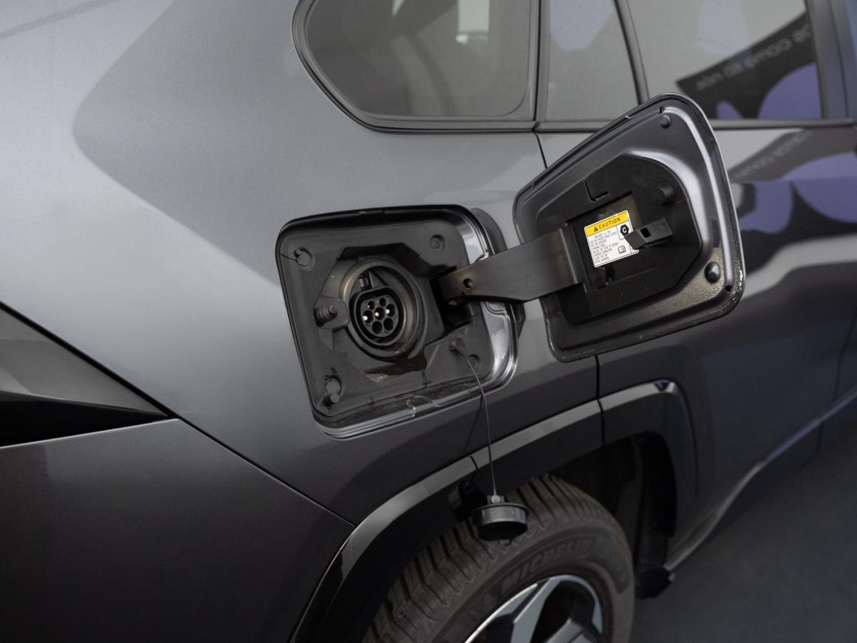 toyota-rav4-2022-hibrido-a-gasolina-2487cc