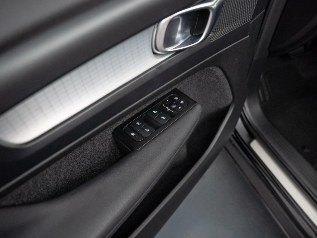 volvo-xc40-2022-hibrido-a-gasolina-1477cc