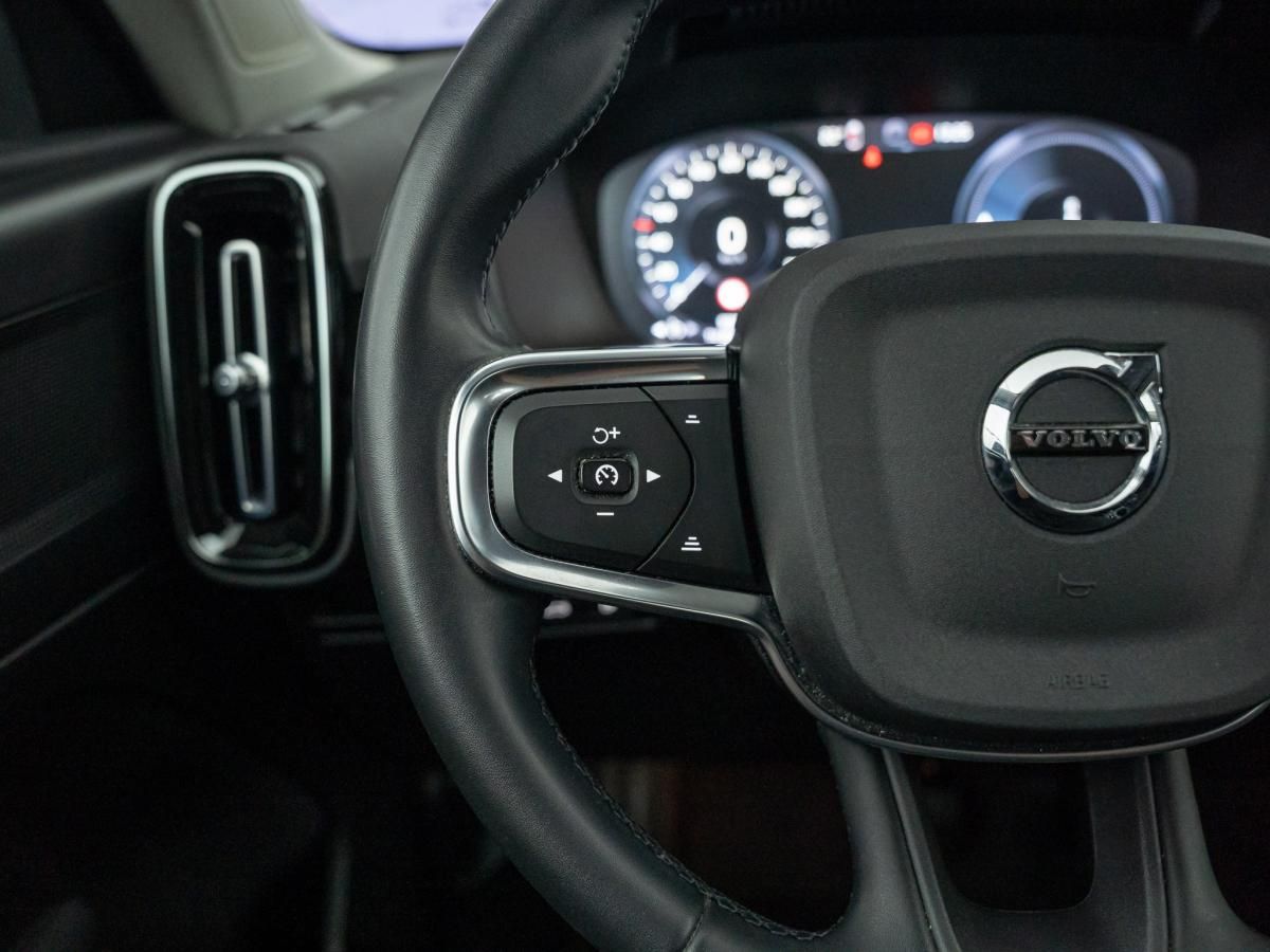 volvo-xc40-2022-hibrido-a-gasolina-1477cc