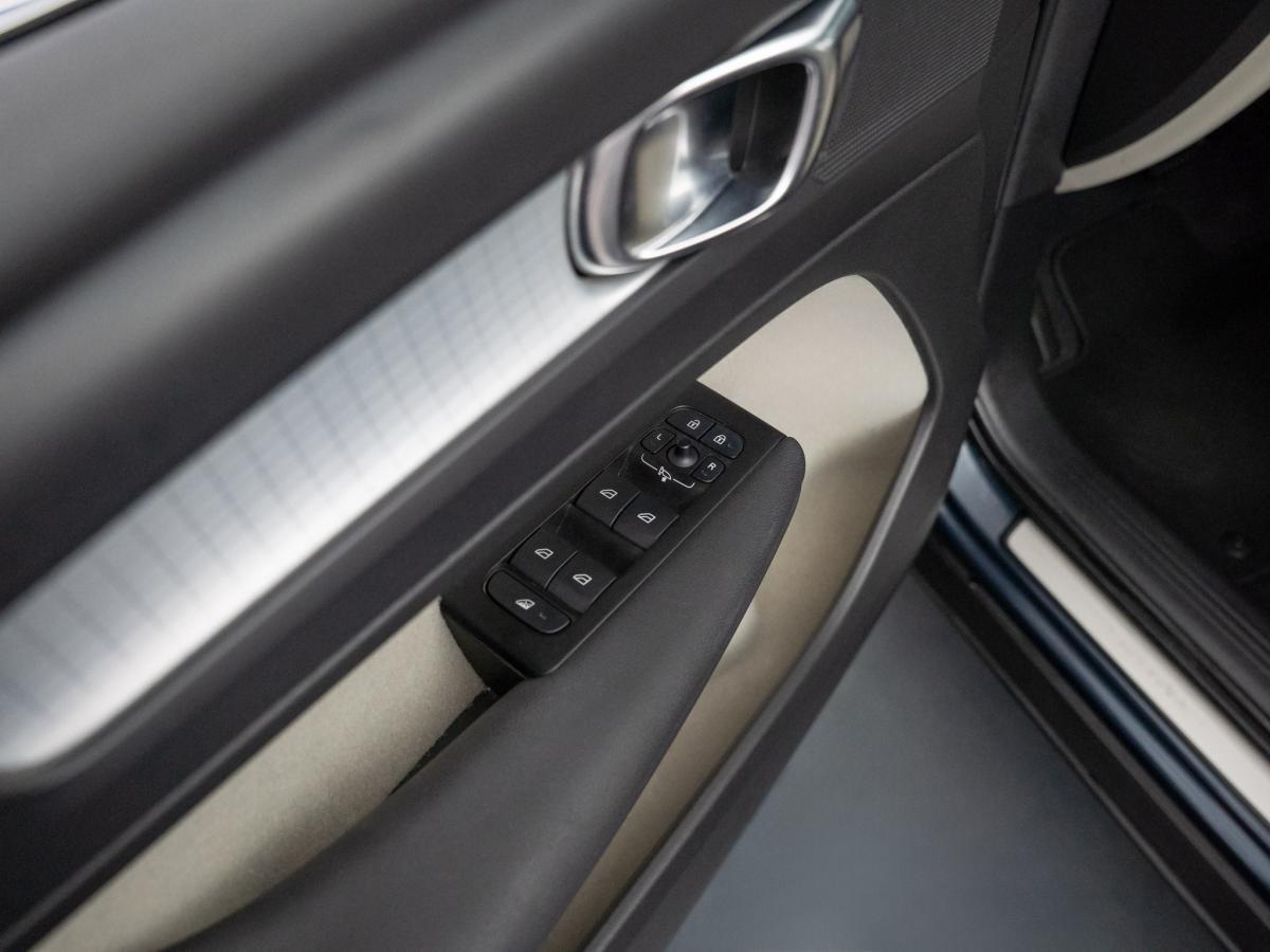 volvo-xc40-2022-hibrido-a-gasolina-1477cc