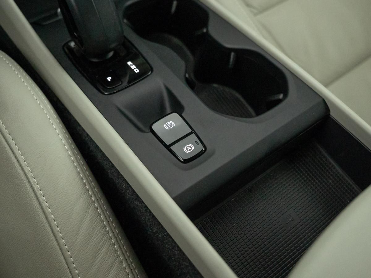 volvo-xc40-2022-hibrido-a-gasolina-1477cc
