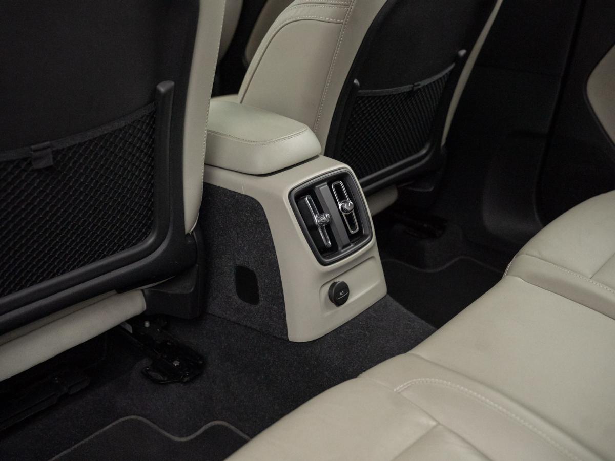 volvo-xc40-2022-hibrido-a-gasolina-1477cc