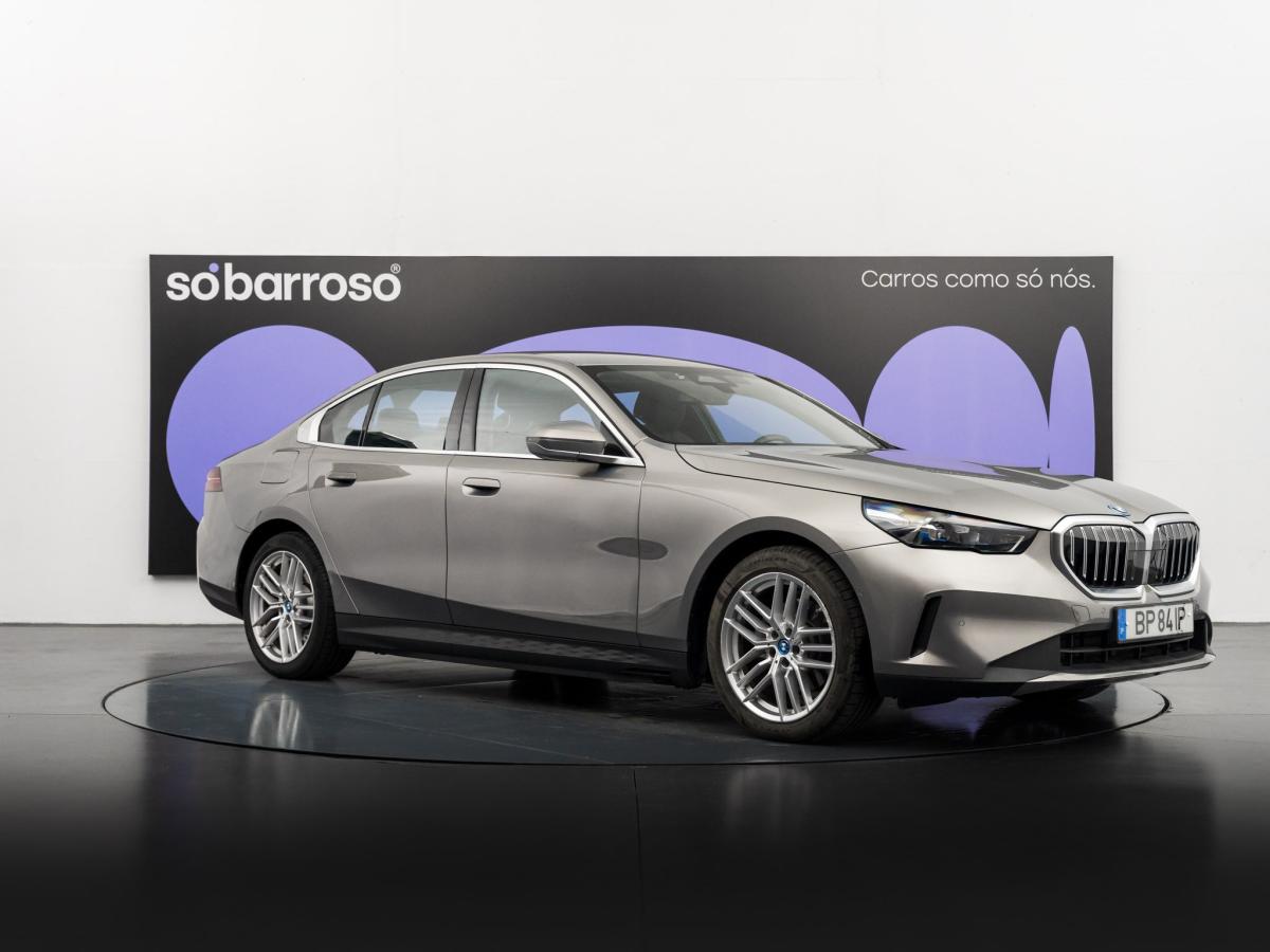 bmw-serie-5-2024-hibrido-a-gasolina-1998cc