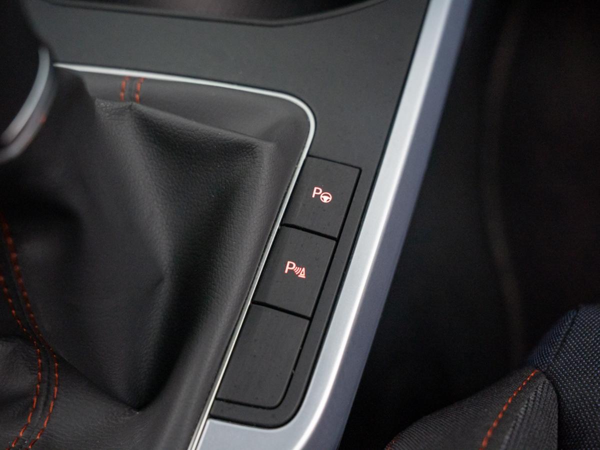 seat-arona-2023-gasolina-999cc
