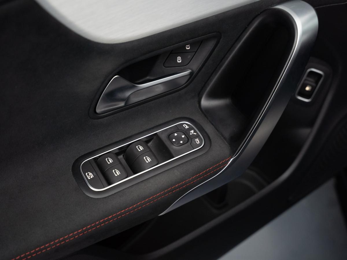 mercedes-benz-cla-2023-hibrido-a-gasolina-1332cc