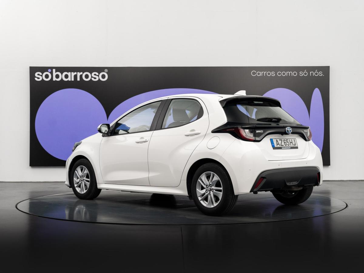 toyota-yaris-2023-hibrido-a-gasolina-1490cc