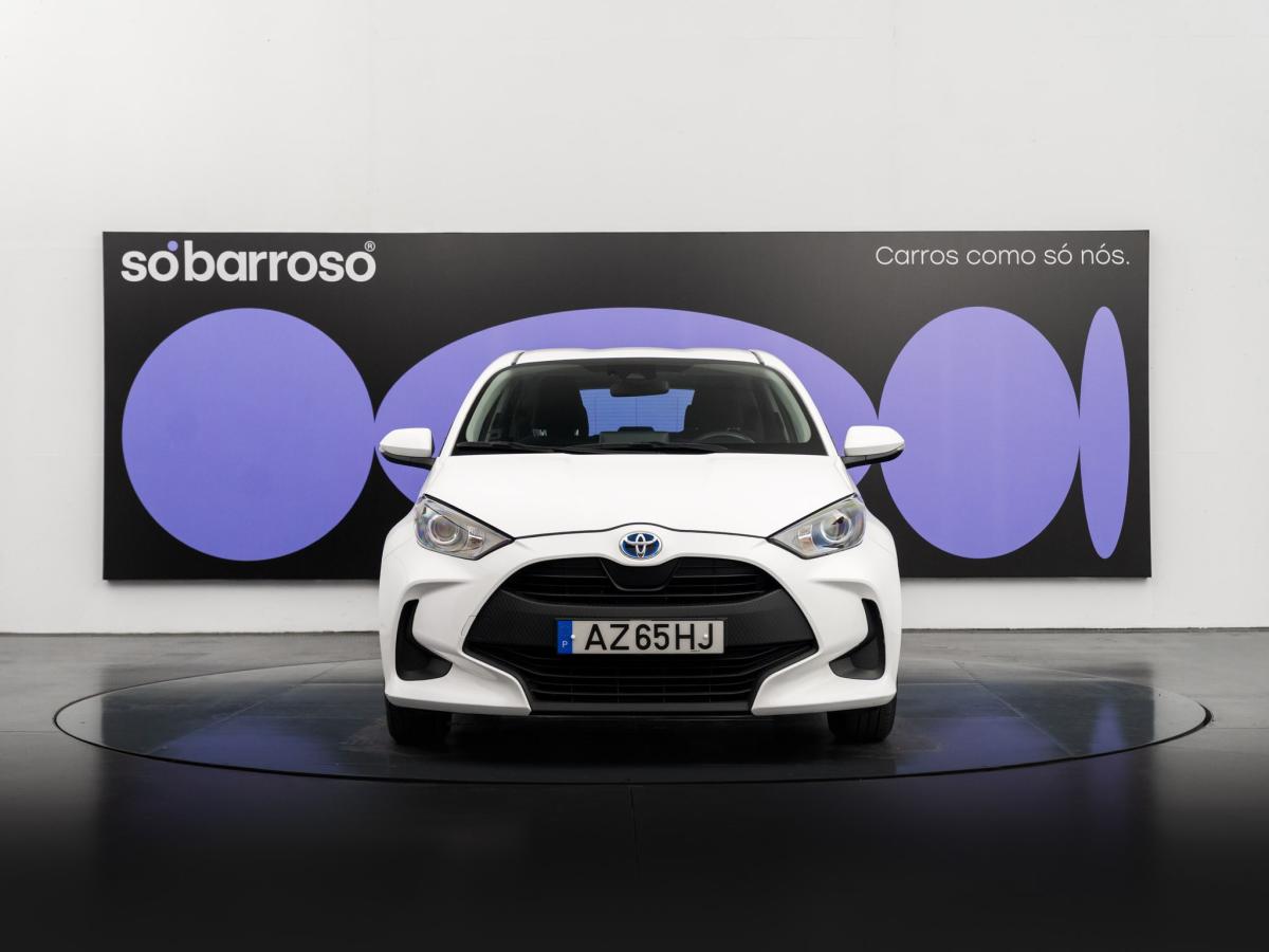 toyota-yaris-2023-hibrido-a-gasolina-1490cc