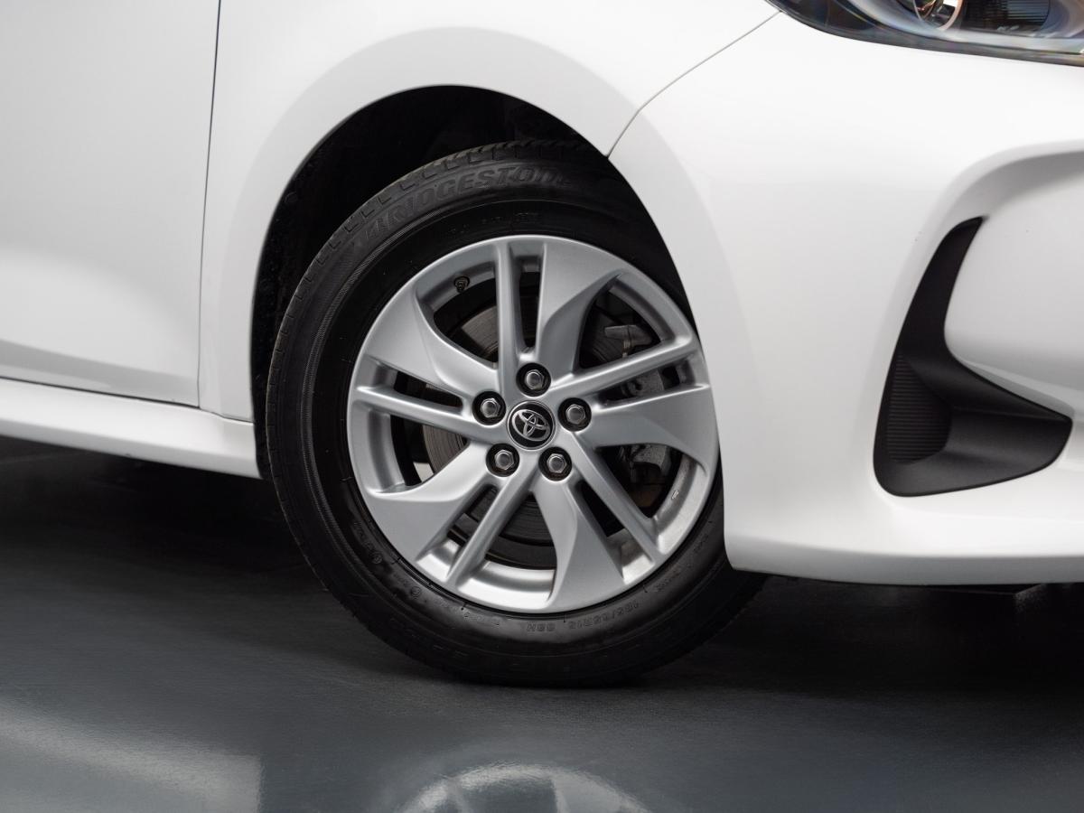 toyota-yaris-2023-hibrido-a-gasolina-1490cc