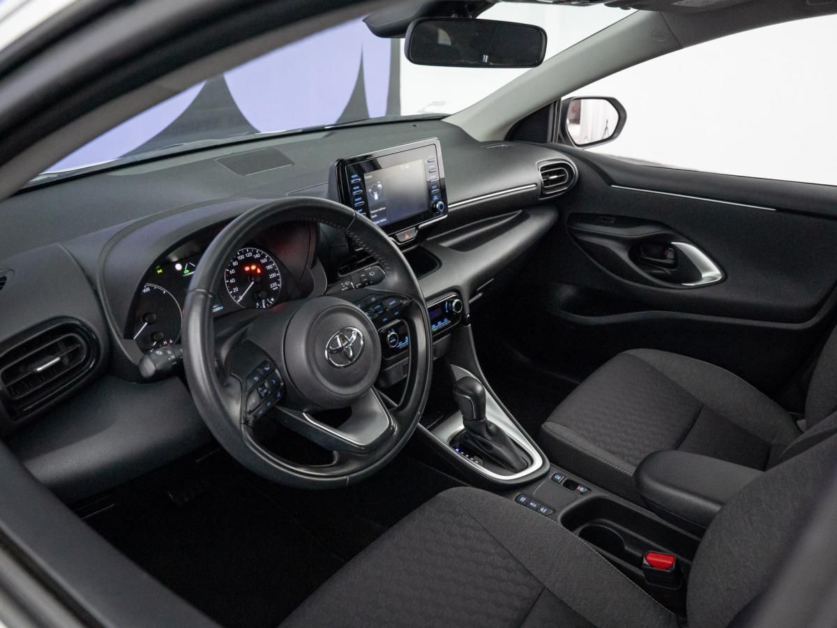 toyota-yaris-2023-hibrido-a-gasolina-1490cc