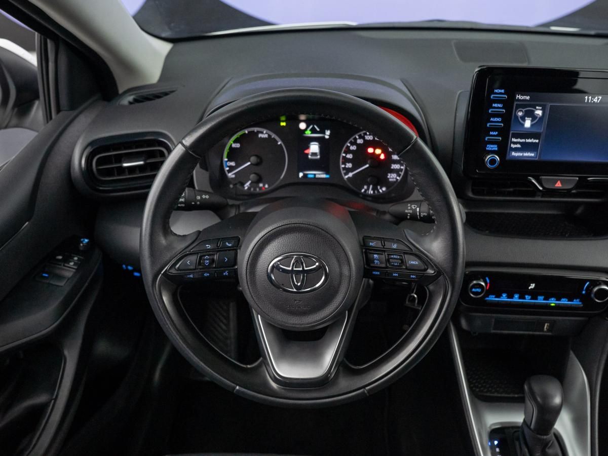toyota-yaris-2023-hibrido-a-gasolina-1490cc
