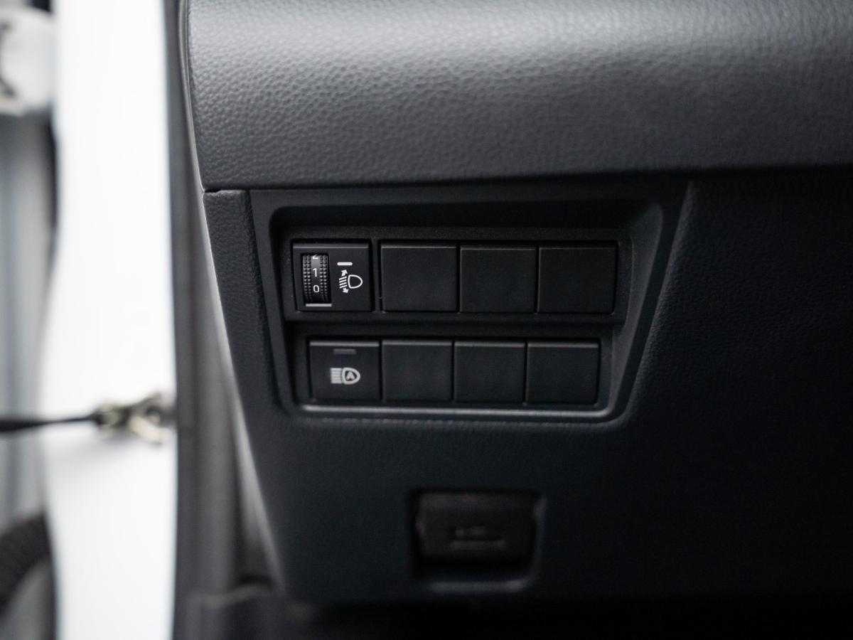 toyota-yaris-2023-hibrido-a-gasolina-1490cc
