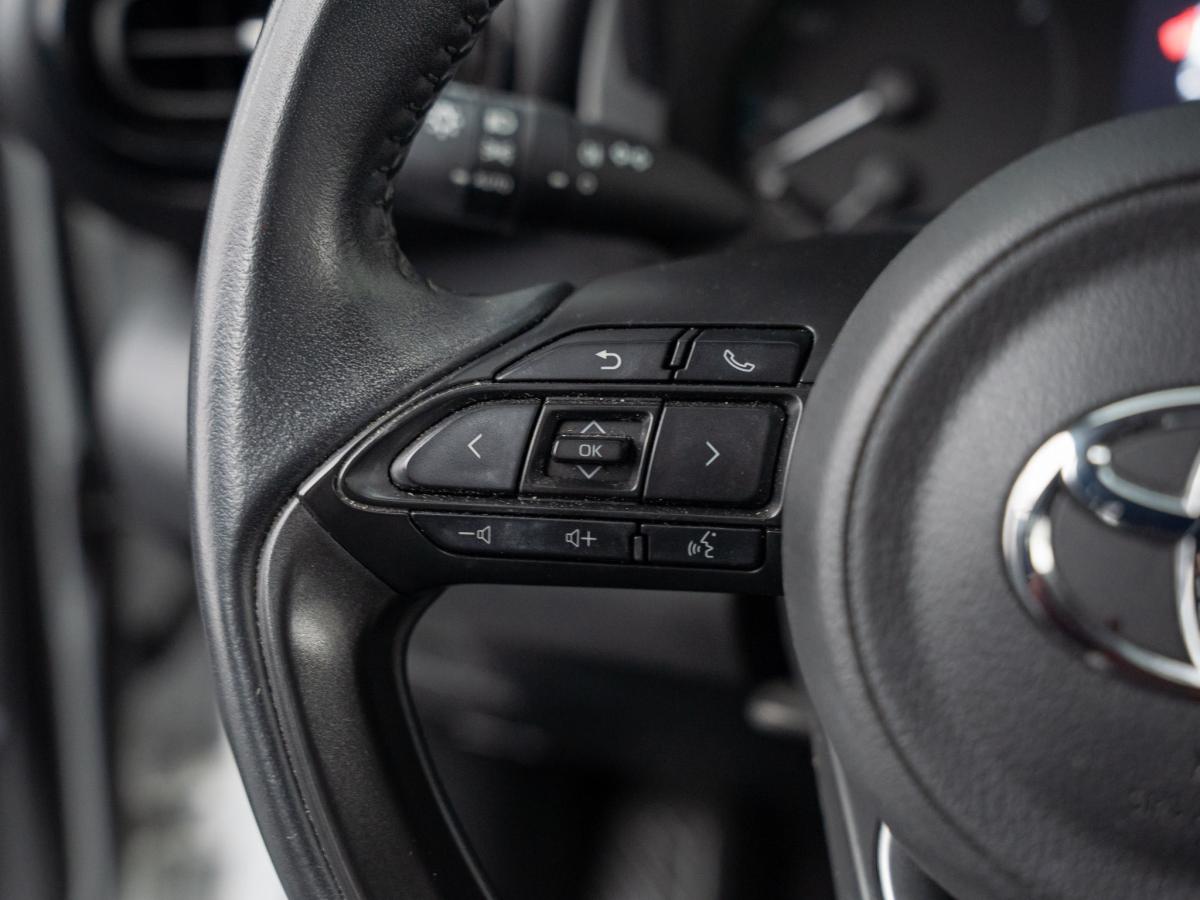toyota-yaris-2023-hibrido-a-gasolina-1490cc