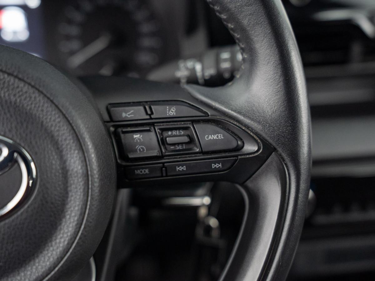 toyota-yaris-2023-hibrido-a-gasolina-1490cc