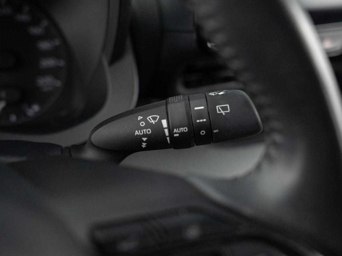 toyota-yaris-2023-hibrido-a-gasolina-1490cc