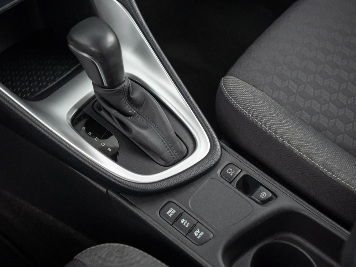toyota-yaris-2023-hibrido-a-gasolina-1490cc