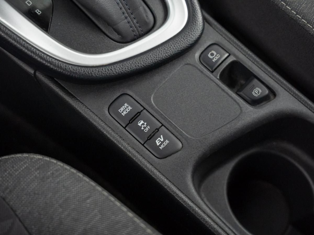 toyota-yaris-2023-hibrido-a-gasolina-1490cc