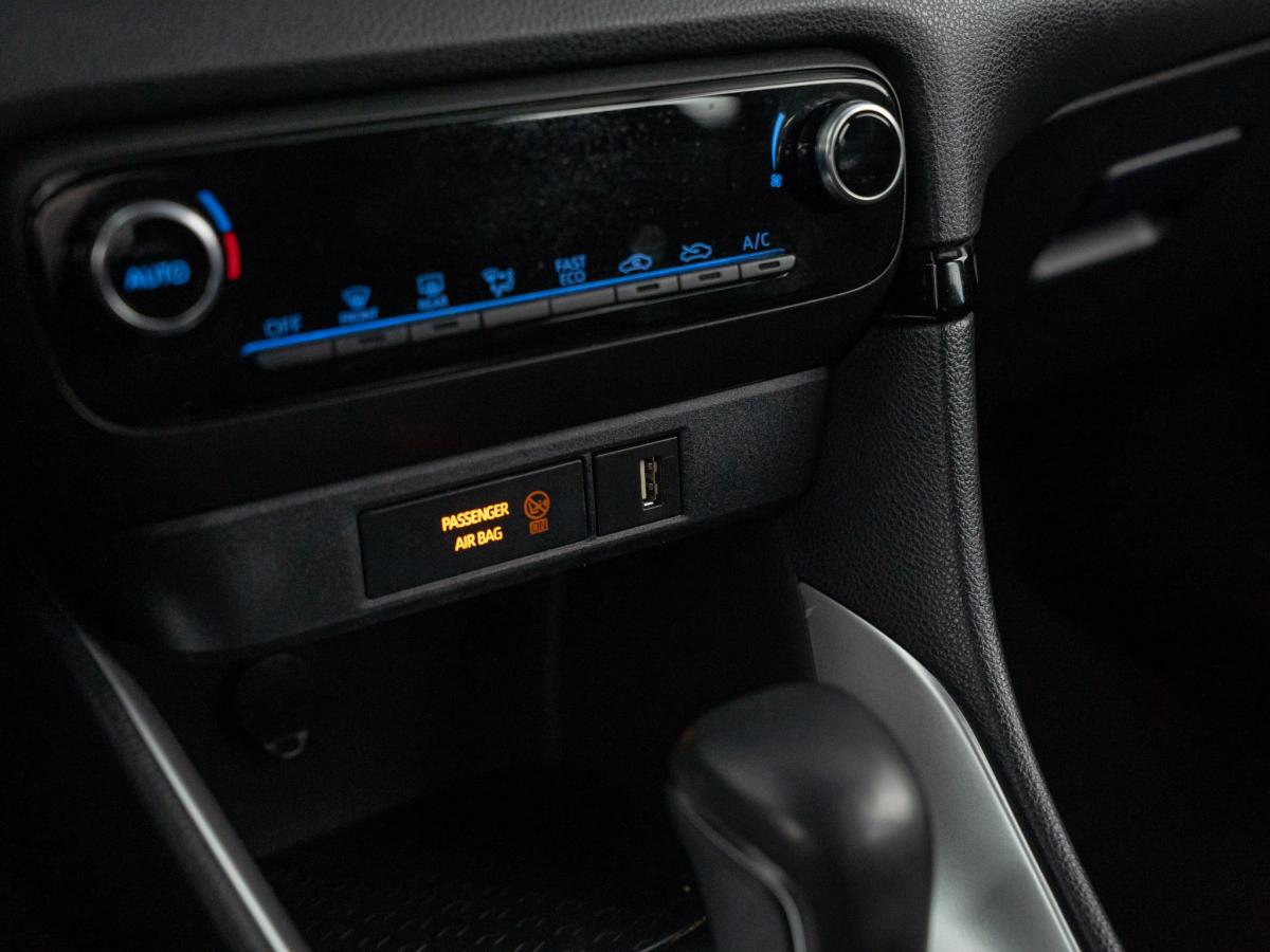 toyota-yaris-2023-hibrido-a-gasolina-1490cc
