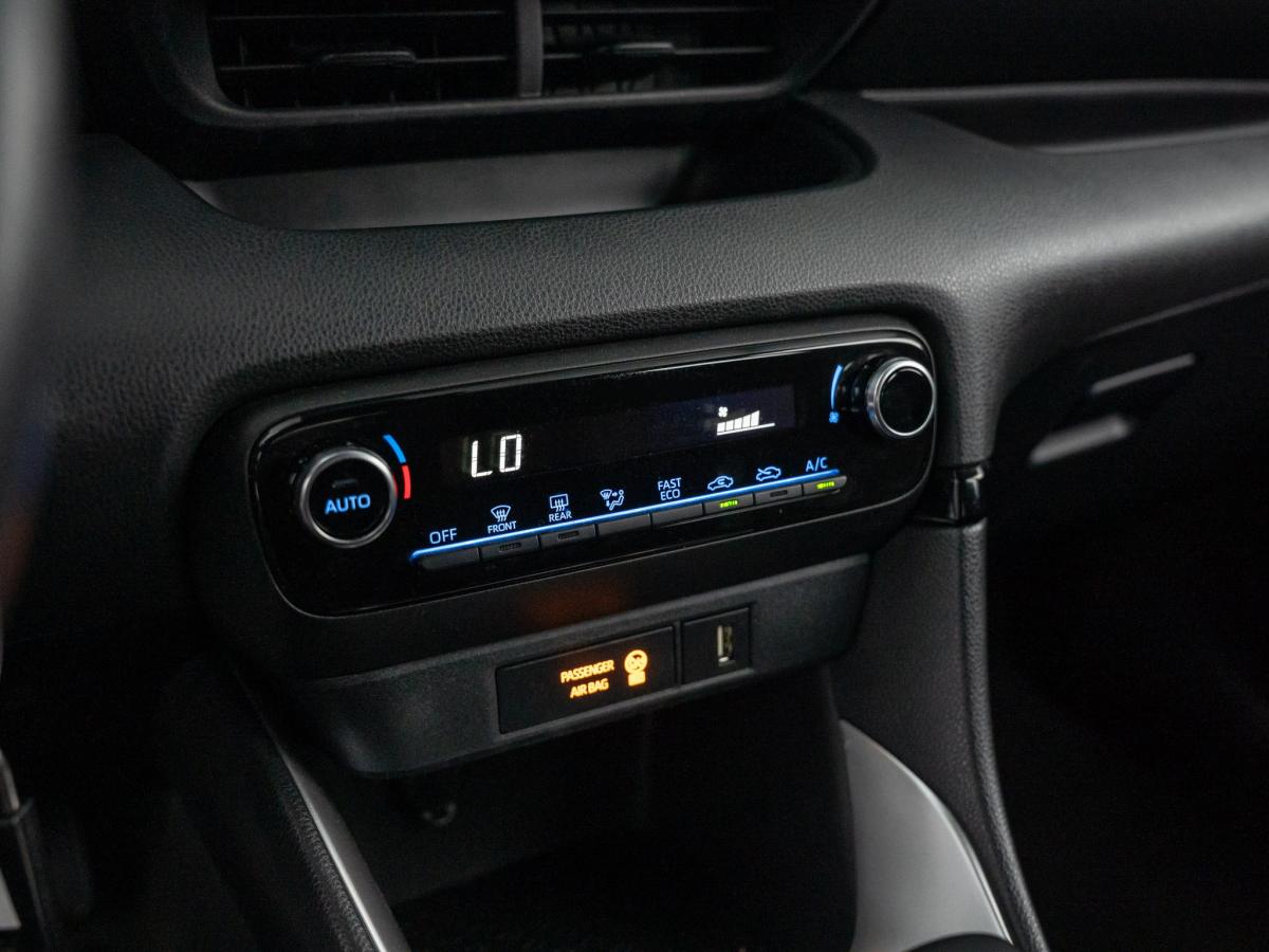 toyota-yaris-2023-hibrido-a-gasolina-1490cc