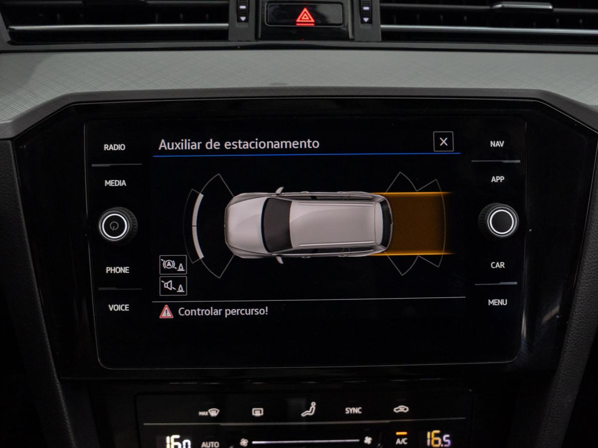 volkswagen-passat-variant-2022-diesel-1968cc