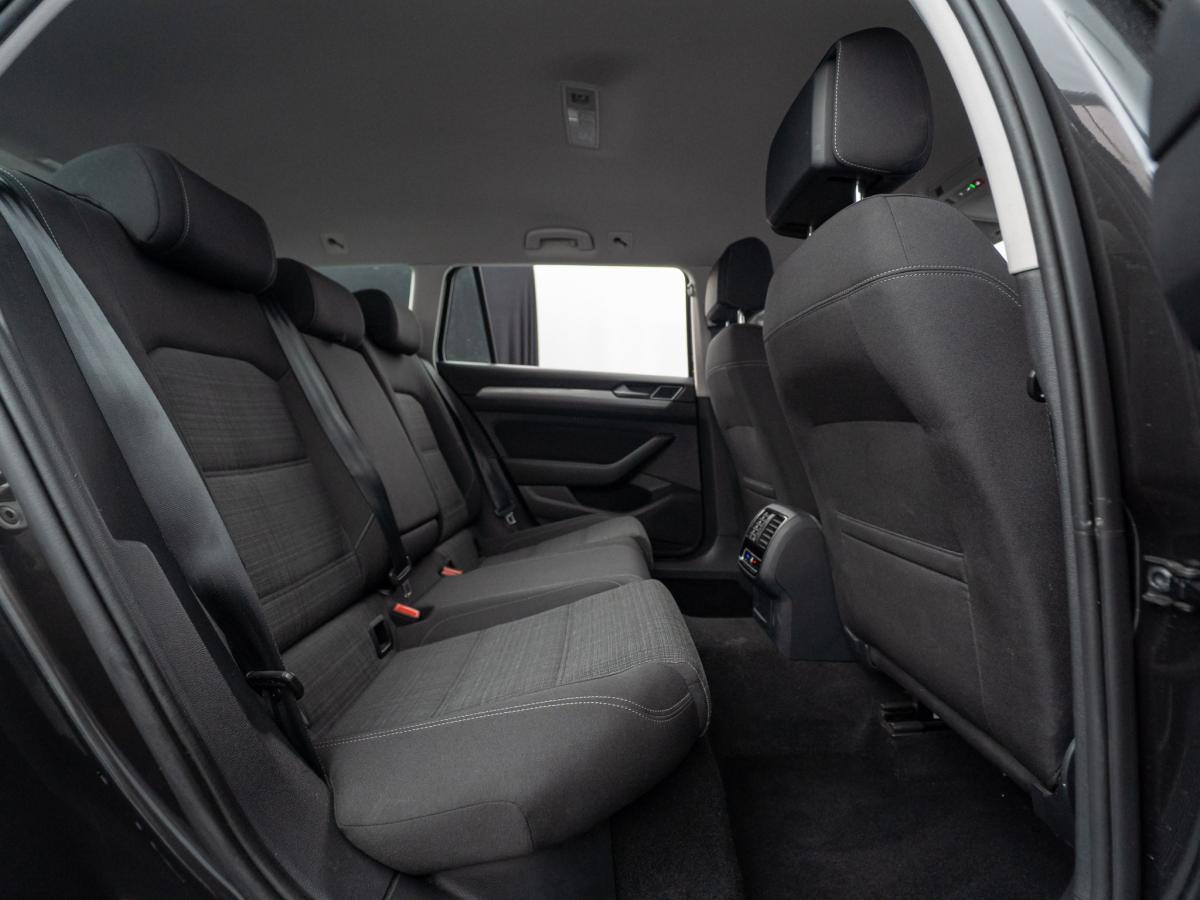 volkswagen-passat-variant-2022-diesel-1968cc