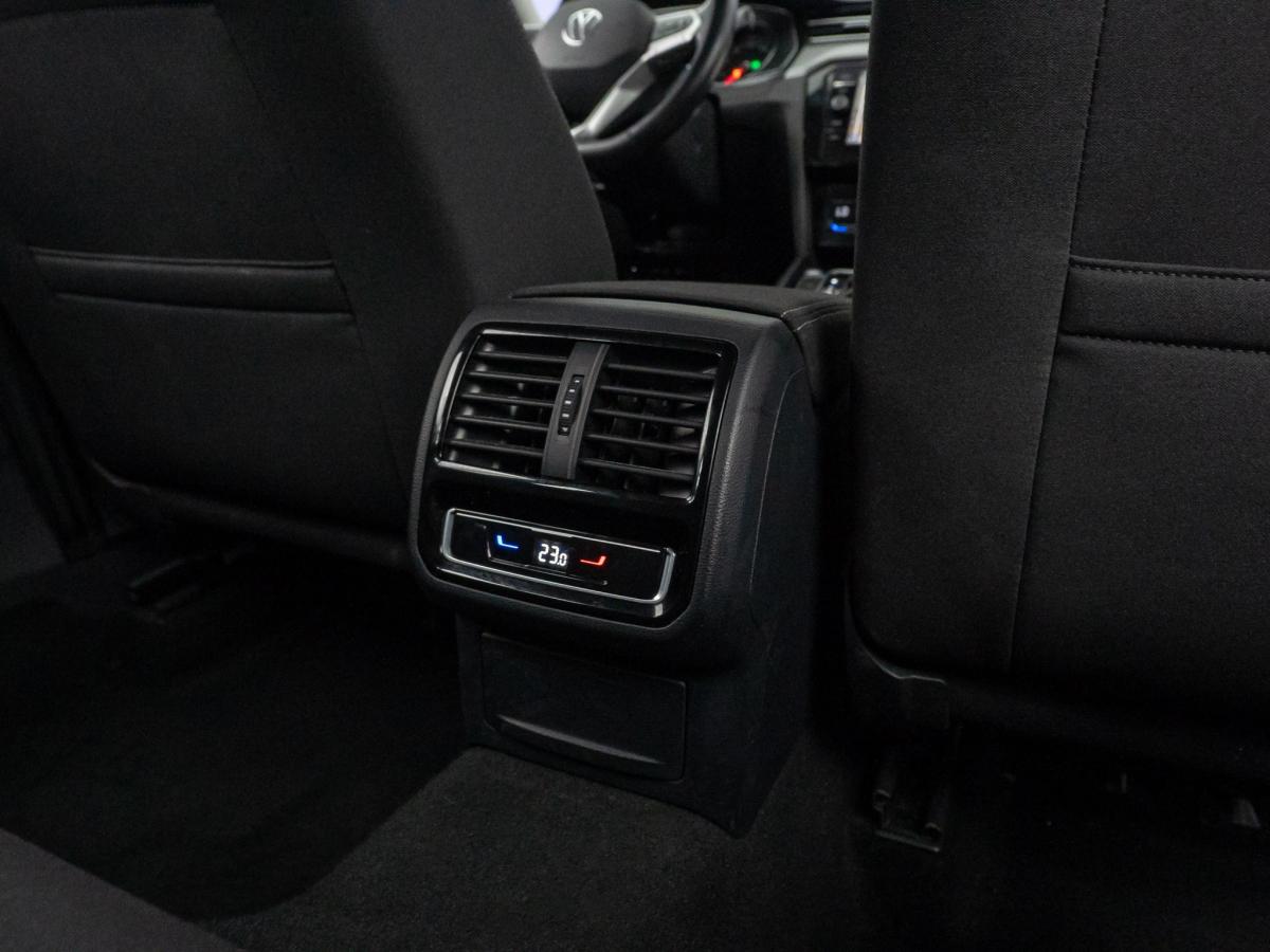 volkswagen-passat-variant-2022-diesel-1968cc