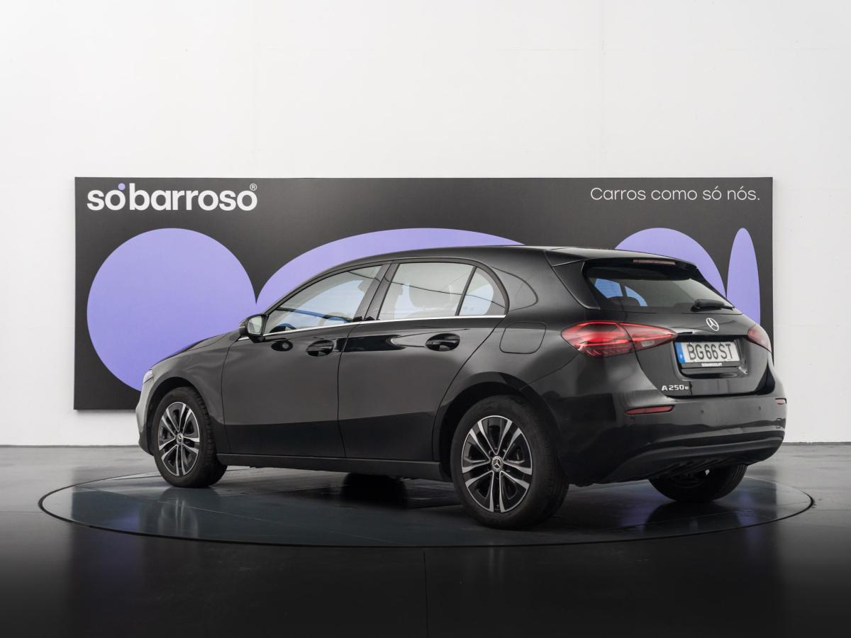 mercedes-benz-classe-a-2024-hibrido-a-gasolina-1332cc
