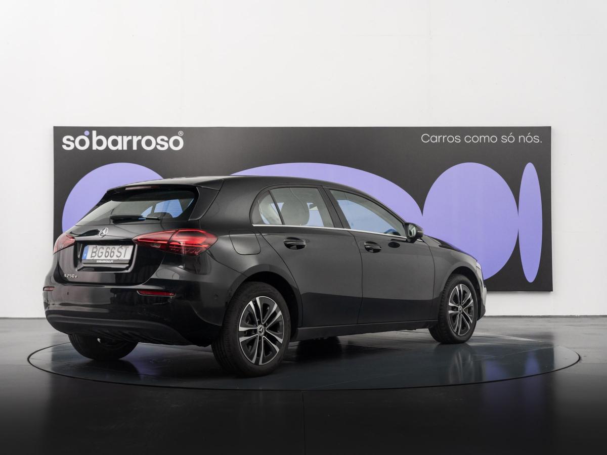 mercedes-benz-classe-a-2024-hibrido-a-gasolina-1332cc