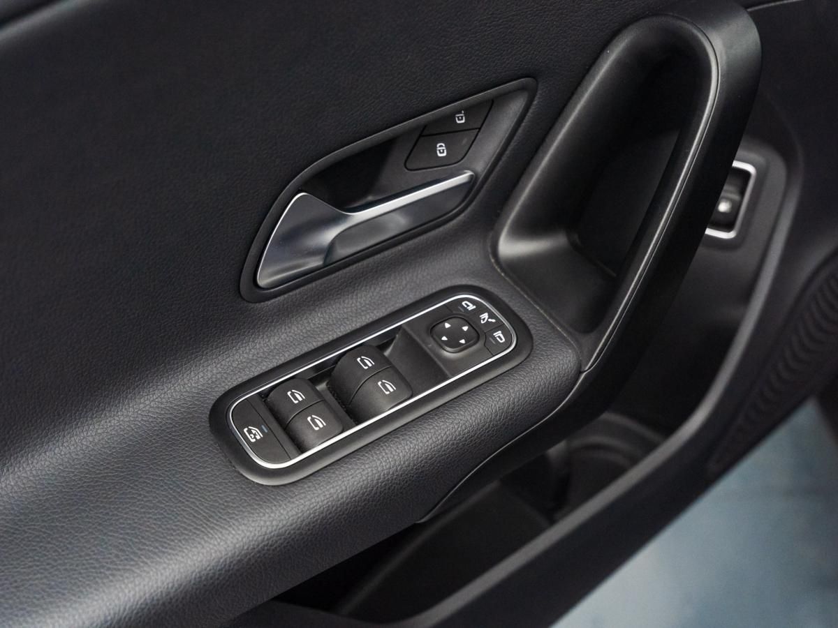 mercedes-benz-classe-a-2024-hibrido-a-gasolina-1332cc