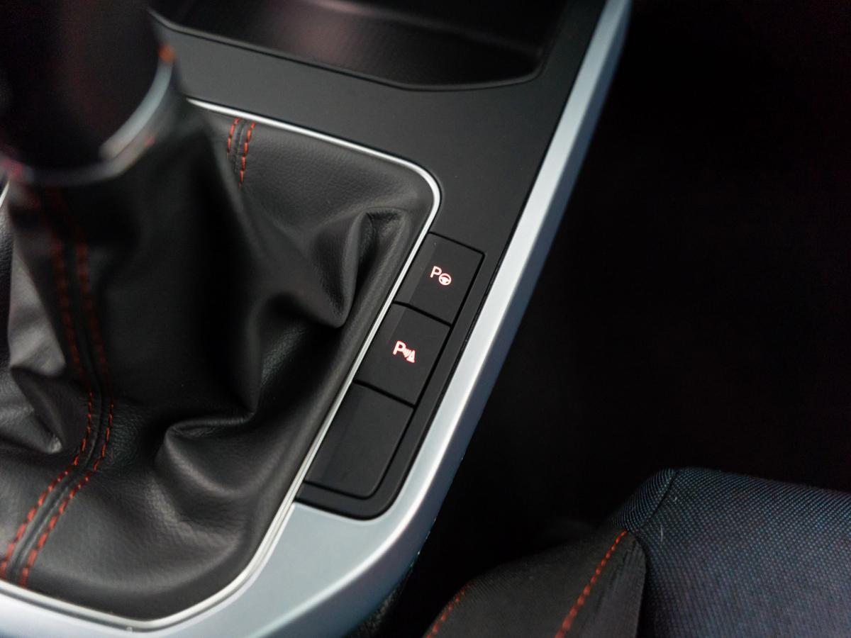 seat-arona-2023-gasolina-999cc