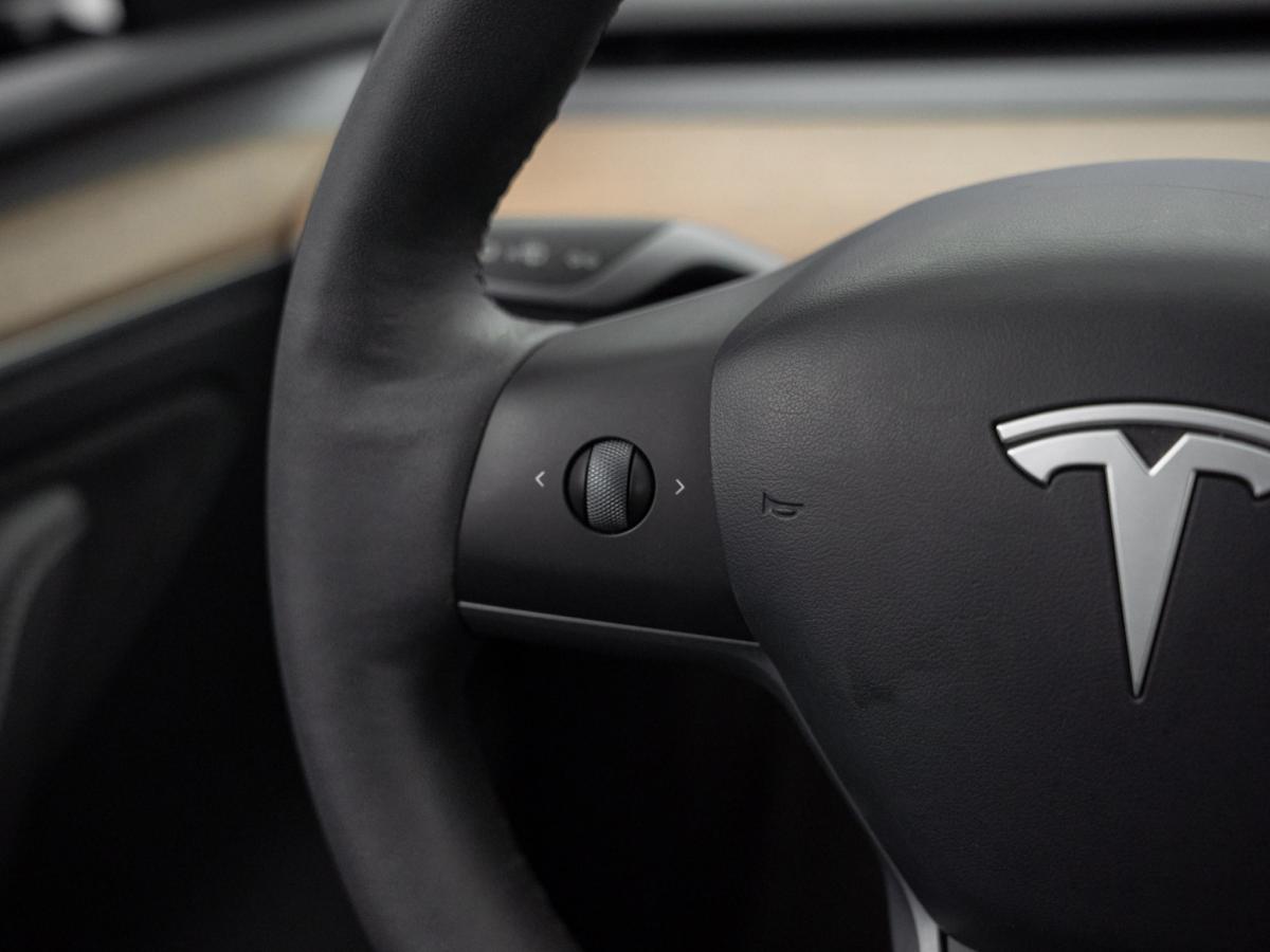 tesla-model-y-2024-eletrico-500cc