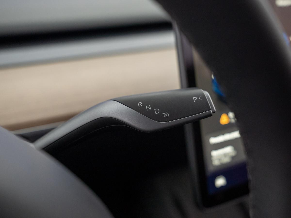 tesla-model-y-2024-eletrico-500cc