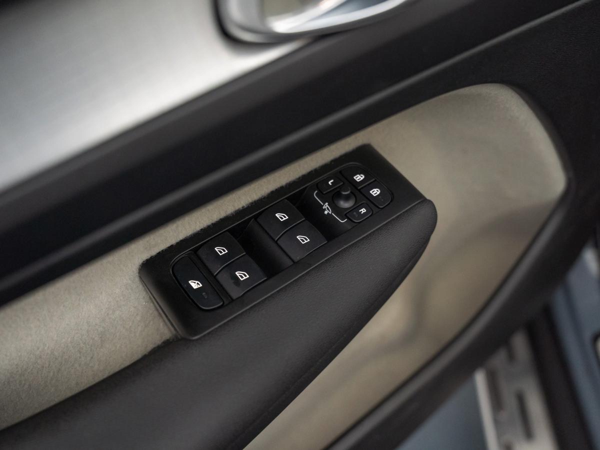 volvo-xc40-2021-hibrido-a-gasolina-1477cc