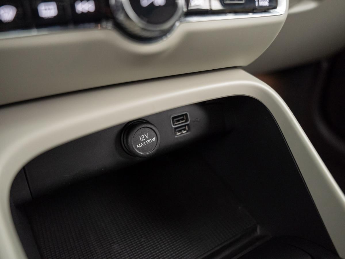 volvo-xc40-2021-hibrido-a-gasolina-1477cc