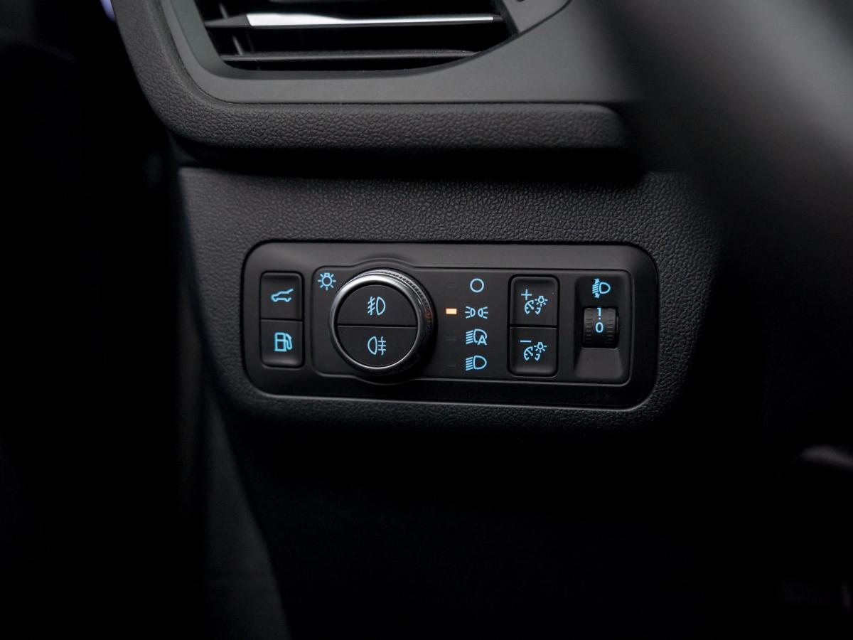 ford-kuga-2022-hibrido-a-gasolina-2488cc