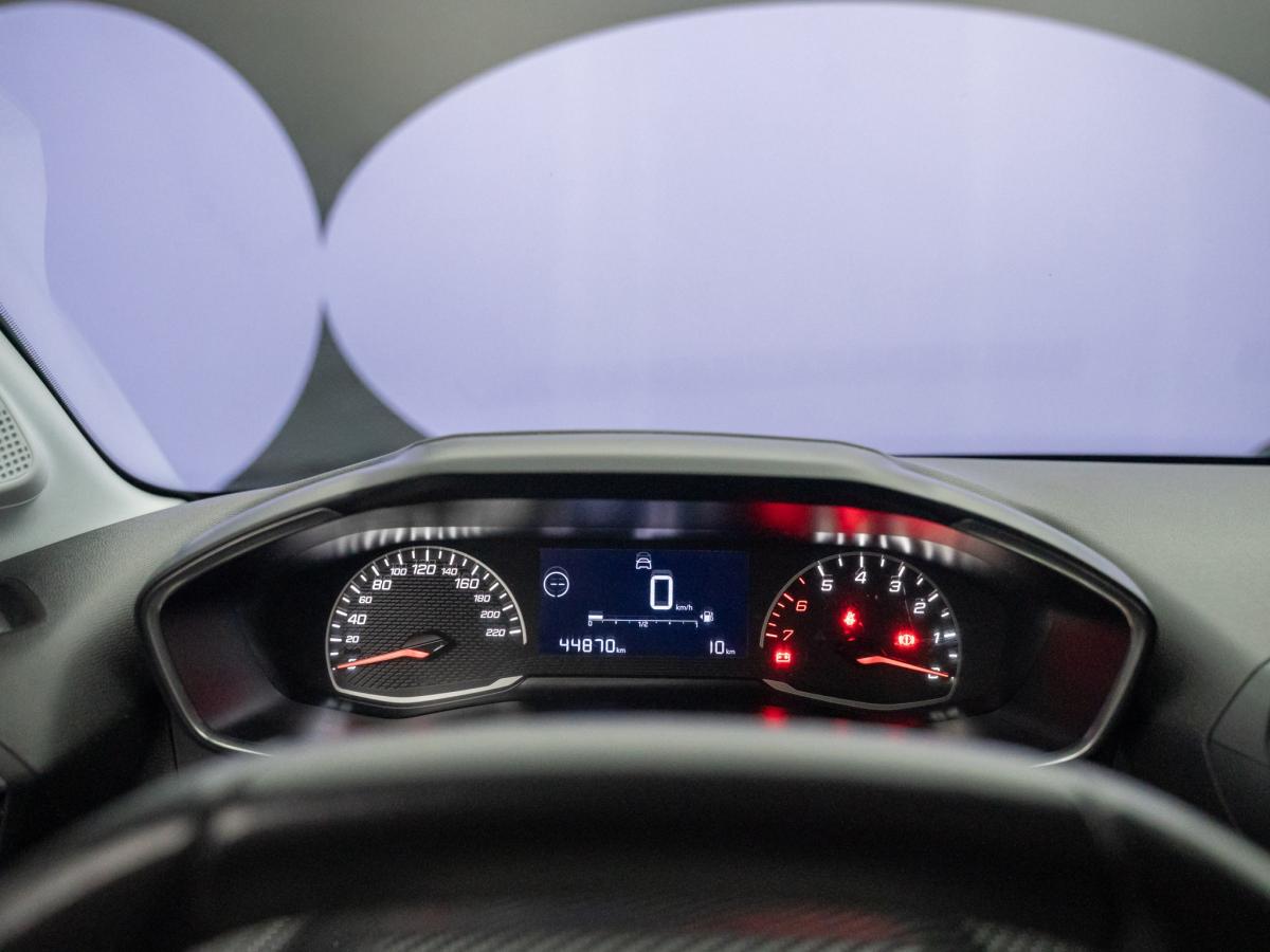 peugeot-208-2022-gasolina-1199cc