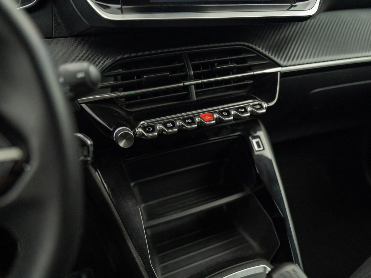 peugeot-208-2022-gasolina-1199cc