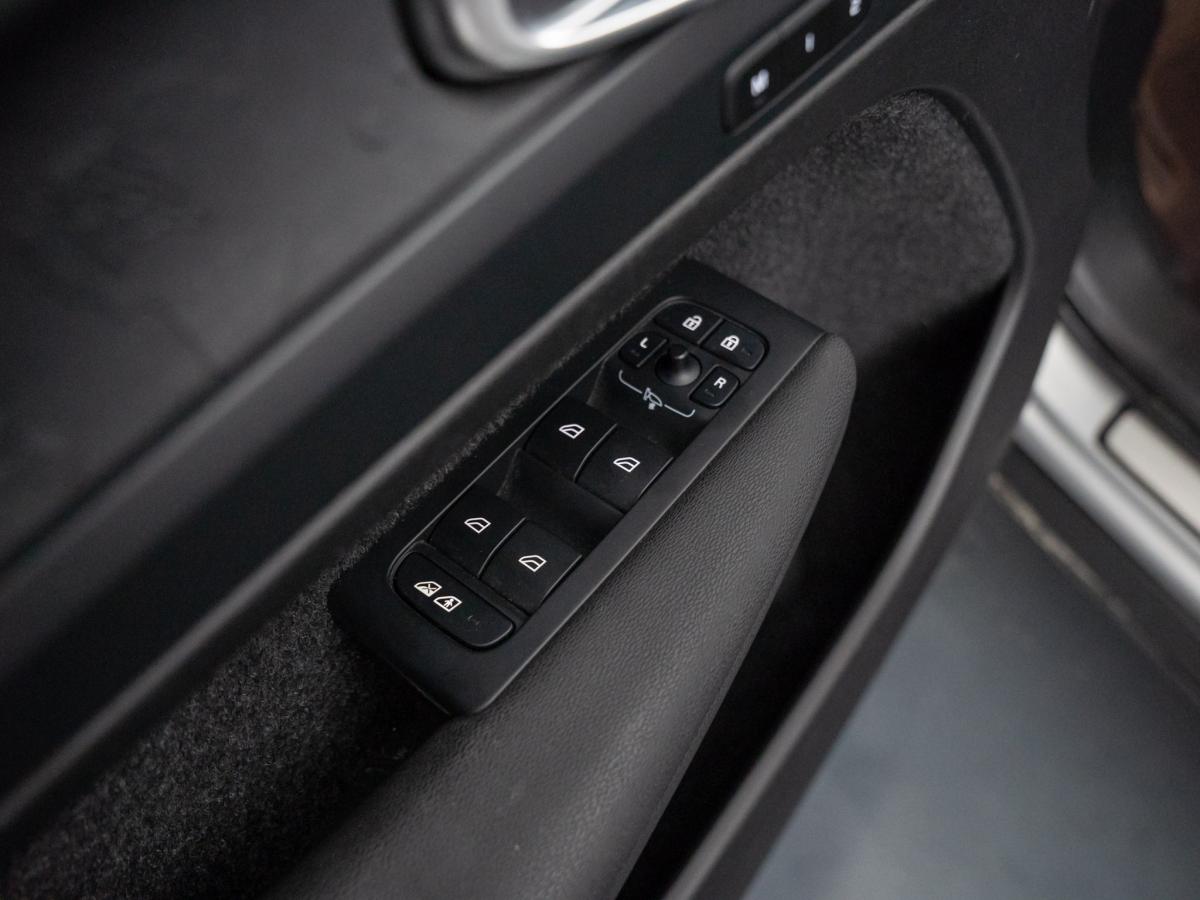 volvo-c40-2023-eletrico-500cc