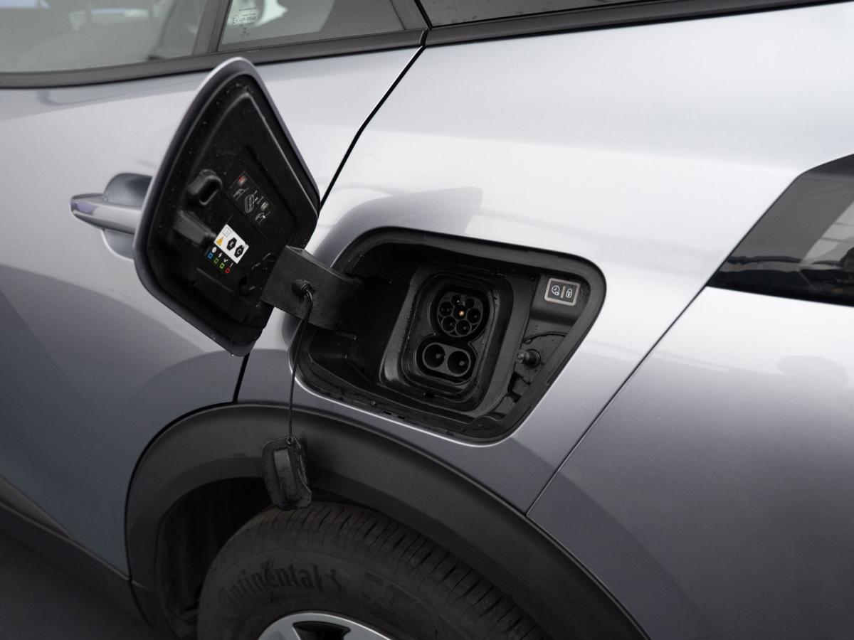 peugeot-2008-2022-eletrico-500cc