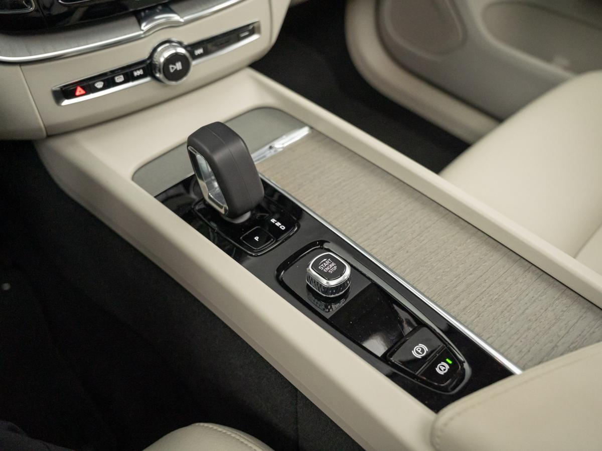volvo-xc60-2022-hibrido-a-gasolina-1969cc