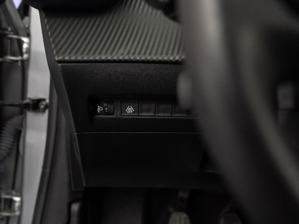 peugeot-208-2023-gasolina-1199cc