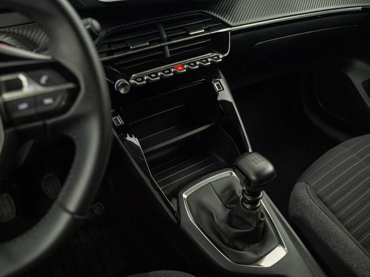 peugeot-208-2023-gasolina-1199cc