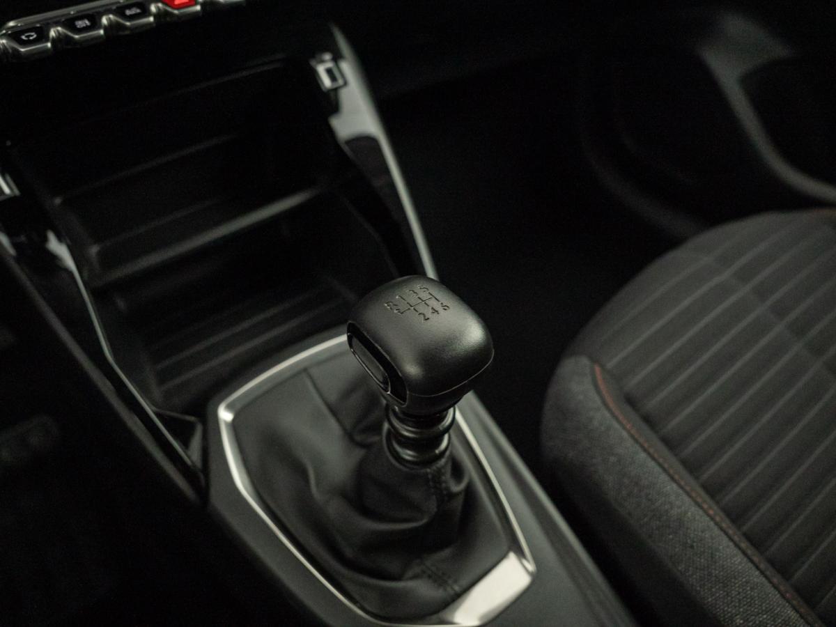 peugeot-208-2023-gasolina-1199cc