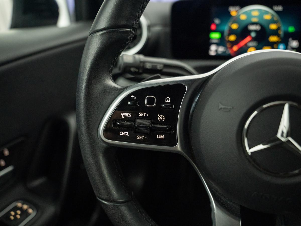 mercedes-benz-classe-a-2022-hibrido-a-gasolina-1332cc