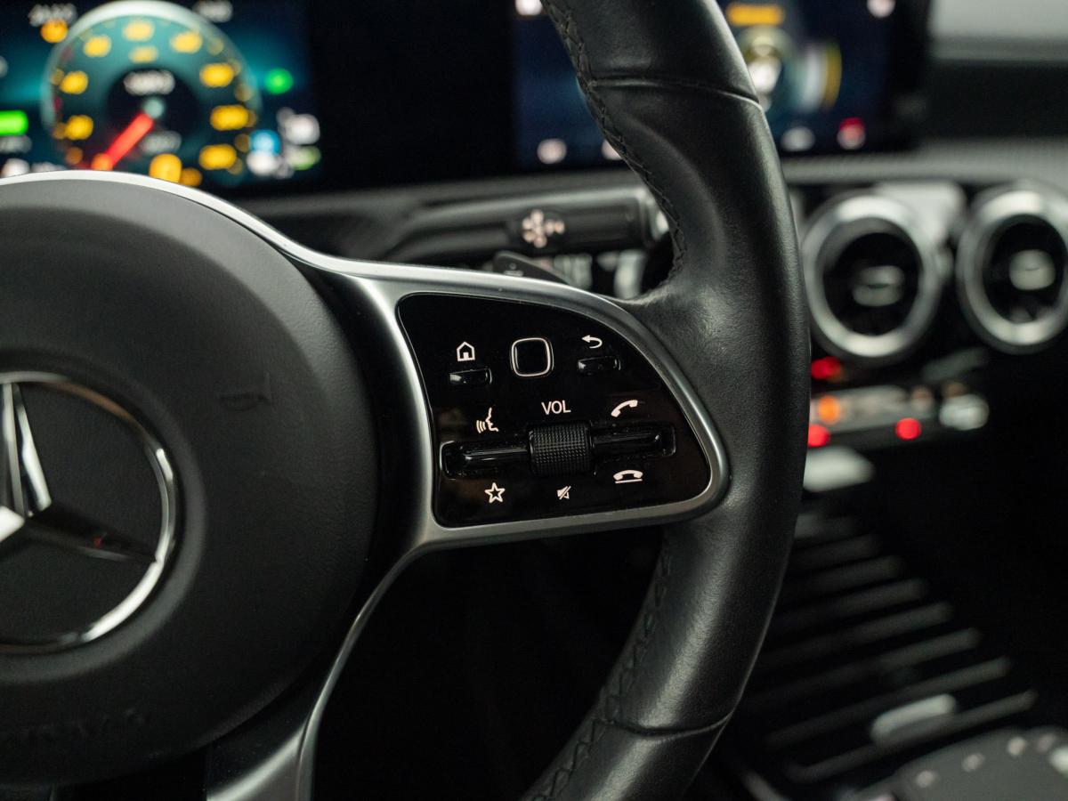 mercedes-benz-classe-a-2022-hibrido-a-gasolina-1332cc