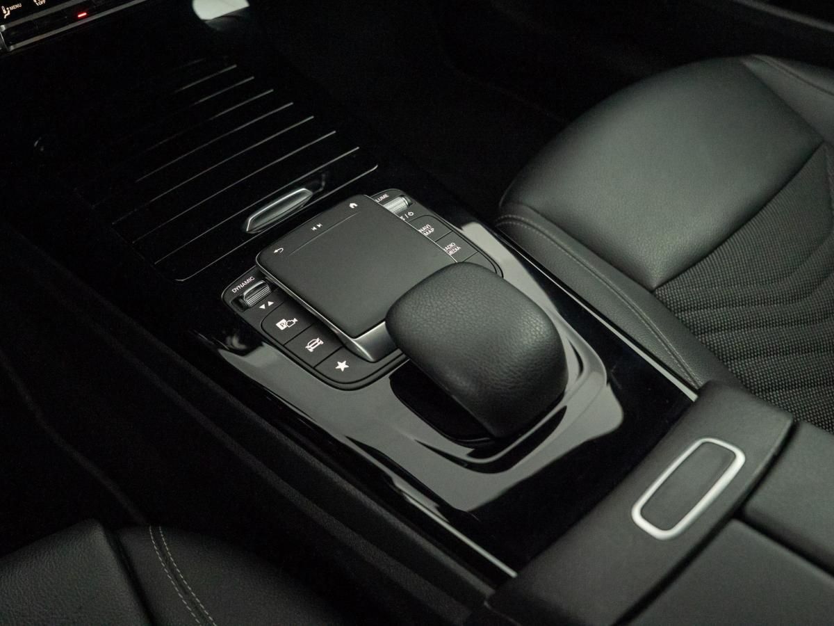 mercedes-benz-classe-a-2022-hibrido-a-gasolina-1332cc
