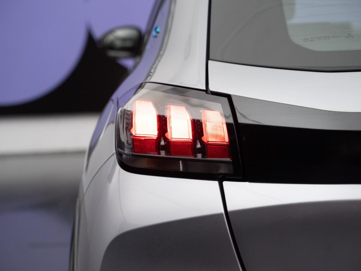 peugeot-208-2022-eletrico-500cc