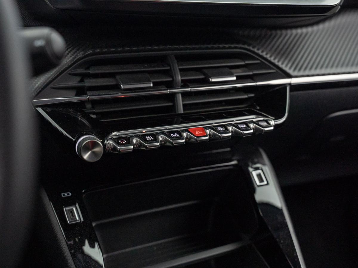 peugeot-208-2022-eletrico-500cc