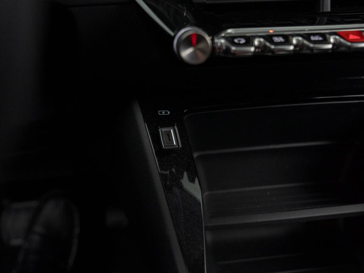 peugeot-208-2022-eletrico-500cc