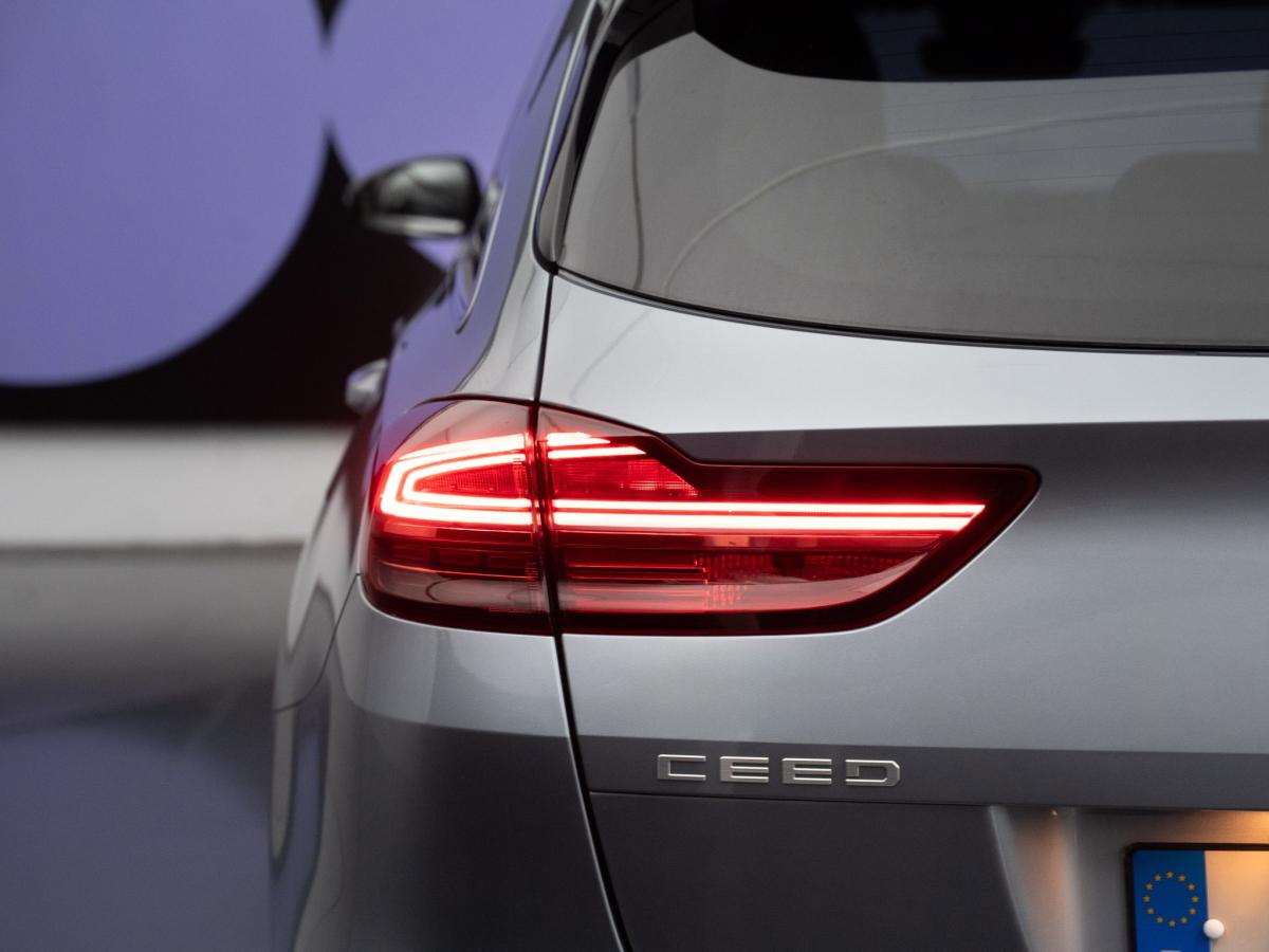 kia-ceed-sw-2023-hibrido-a-gasolina-1580cc
