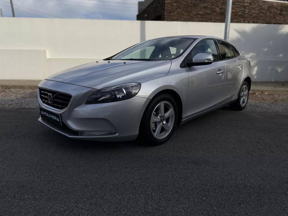 volvo-v40-2015-diesel-1560cc